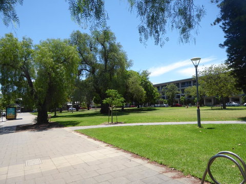 ADELAIDE CENTRAL APARTMENT - 3BR, 2BATH & CARPARK - Holiday Find 32