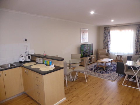 ADELAIDE CENTRAL APARTMENT - 3BR, 2BATH & CARPARK - Holiday Find 7
