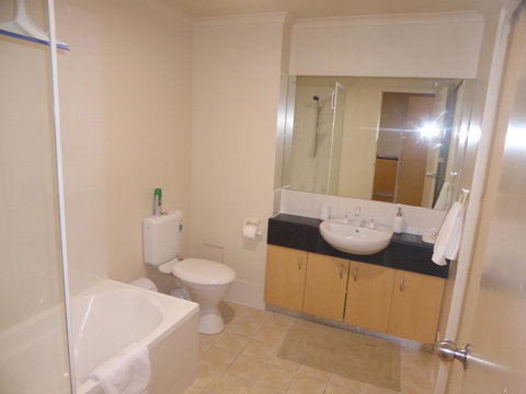 ADELAIDE CENTRAL APARTMENT - 3BR, 2BATH & CARPARK - Holiday Find 17