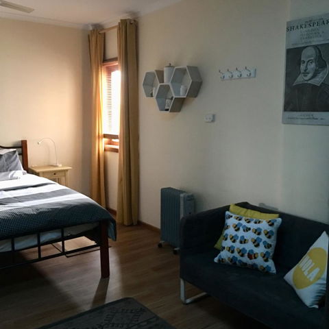 KI Dragonfly Guesthouse - Holiday Find 30