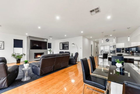 BENGALEE EXECUTIVE TOWNHOUSE- MODERN & STYLISH - Holiday Find 3