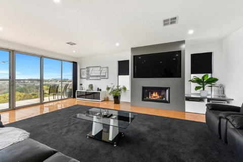 BENGALEE EXECUTIVE TOWNHOUSE- MODERN & STYLISH - Holiday Find 5