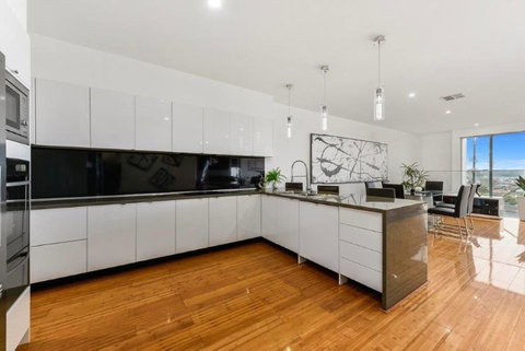 BENGALEE EXECUTIVE TOWNHOUSE- MODERN & STYLISH - Holiday Find 10