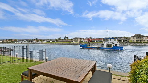 Salt Waterfront Apartment - Holiday Find 0
