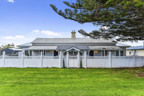 Railway Cottage In Beachport - Holiday Find 4
