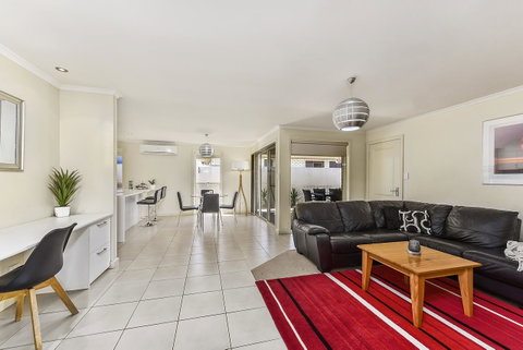 City Fringe Apartment - Holiday Find 0