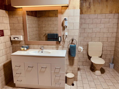 Desert Cave Hotel - Holiday Find 9
