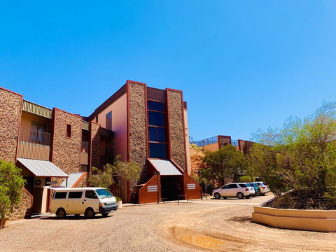 Desert Cave Hotel - Holiday Find 28