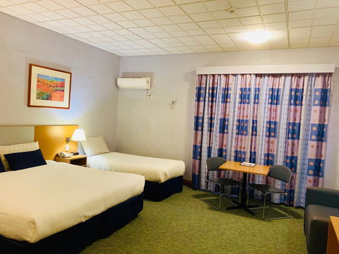 Desert Cave Hotel - Holiday Find 32