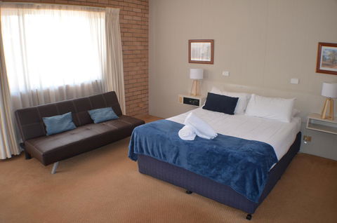 Deer Park Motor Inn Armidale - Holiday Find 8