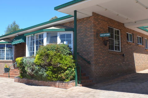 Deer Park Motor Inn Armidale - Holiday Find 24