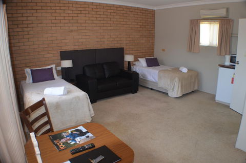 Deer Park Motor Inn Armidale - Holiday Find 11