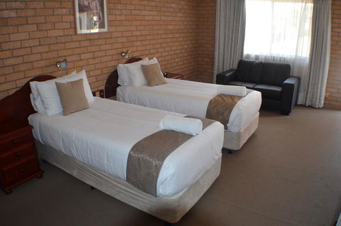 Deer Park Motor Inn Armidale - Holiday Find 4