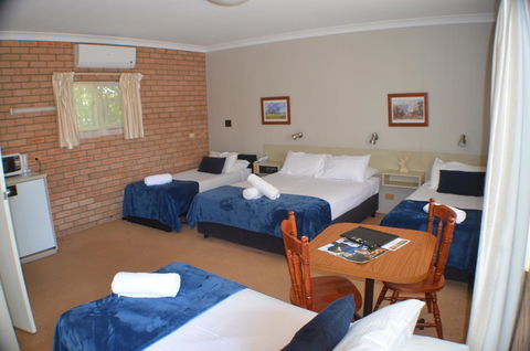Deer Park Motor Inn Armidale - Holiday Find 9