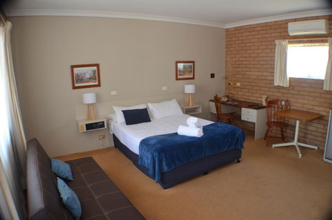 Deer Park Motor Inn Armidale - Holiday Find 7