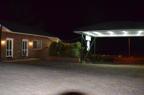 Deer Park Motor Inn Armidale - Holiday Find 17
