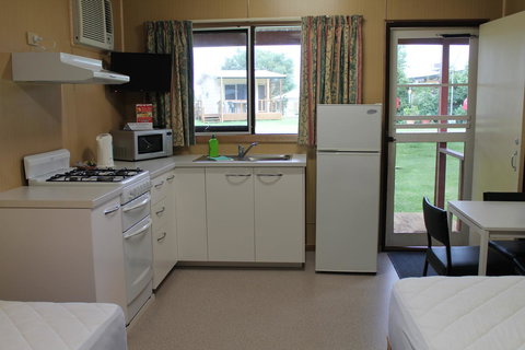 Millicent Hillview Caravan Park - Holiday Find 36