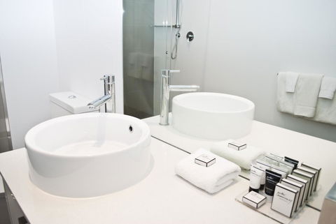 Mawson Lakes Hotel - Holiday Find 4