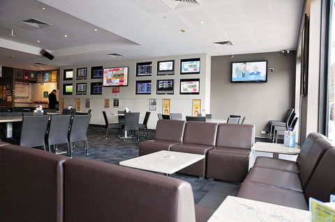 Mawson Lakes Hotel - Holiday Find 19