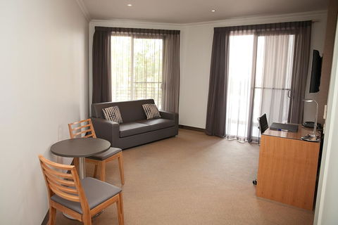 Mawson Lakes Hotel - Holiday Find 38