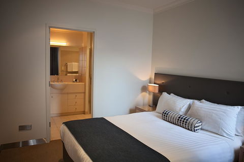 Mawson Lakes Hotel - Holiday Find 3