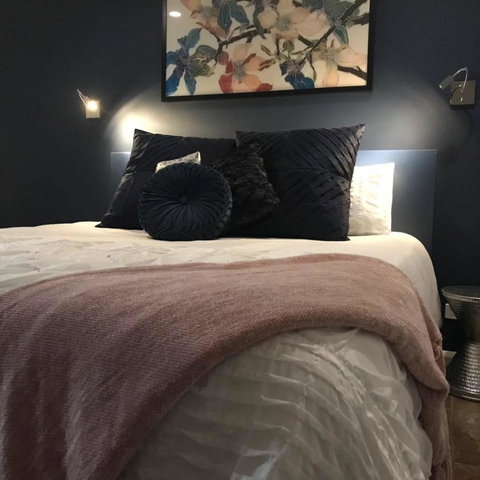 Adagio In Auburn - Holiday Find 0