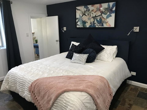 Adagio In Auburn - Holiday Find 6
