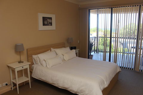 The Lighthouse - Beachfront Accommodation - Holiday Find 1