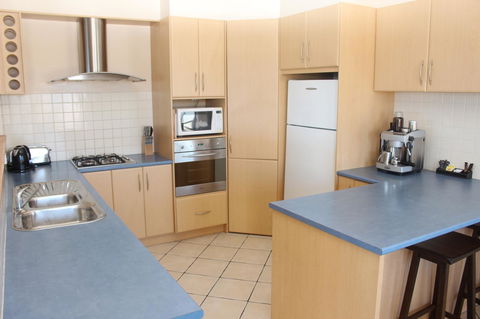 The Lighthouse - Beachfront Accommodation - Holiday Find 7