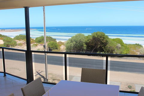 The Lighthouse - Beachfront Accommodation - Holiday Find 9