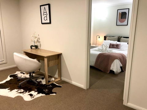MODERN SPACIOUS 3 BR HOME - NEAR BEACH & AIRPORT - Holiday Find 5