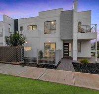 MODERN SPACIOUS 3 BR HOME - NEAR BEACH  AIRPORT