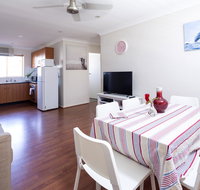 Aurora Holiday Apartment West Beach - Holiday Find