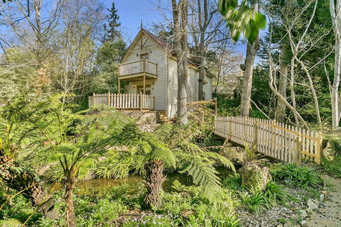Aldgate Creek Cottage Bed And Breakfast - Holiday Find 7