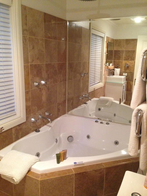 Aldgate Creek Cottage Bed And Breakfast - Holiday Find 15