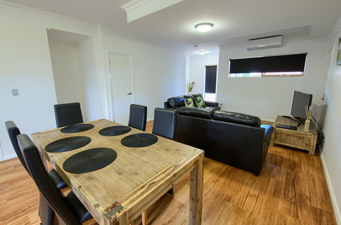 Pelicans Albany Middleton Beach - Holiday Find 19