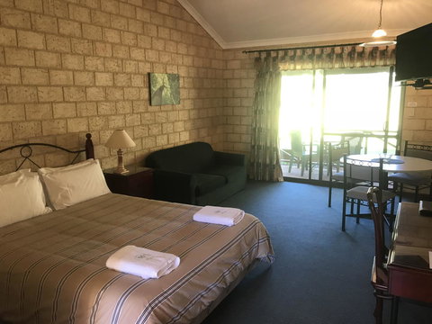 Karri Forest Motel - Holiday Find 23