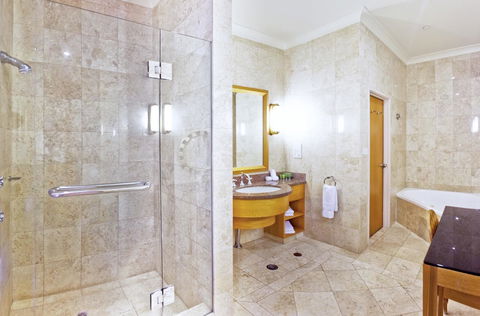 Duxton Hotel Perth - Holiday Find 3