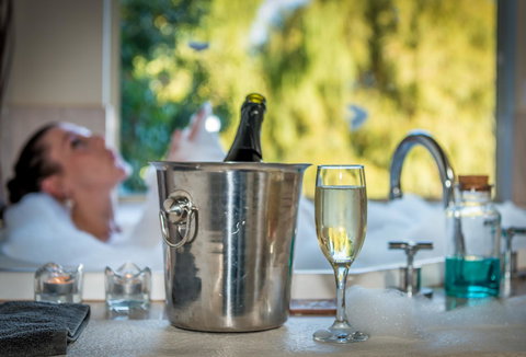 Chimes Spa Retreat - Holiday Find 16