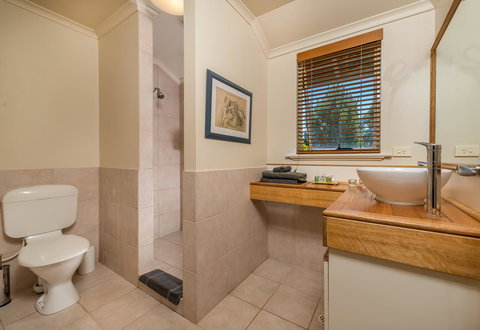 Chimes Spa Retreat - Holiday Find 18