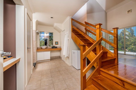 Chimes Spa Retreat - Holiday Find 12