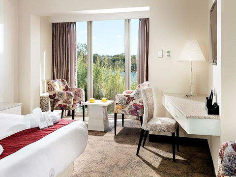 Swan River Hotel - Holiday Find 6