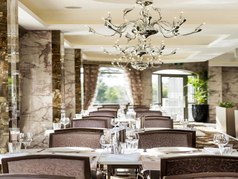 Swan River Hotel - Holiday Find 16
