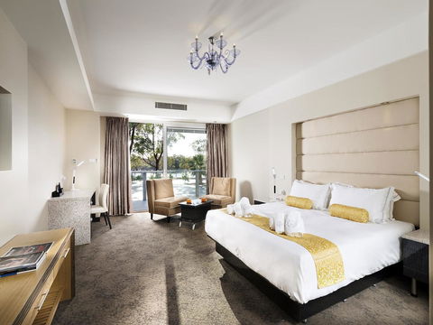 Swan River Hotel - Holiday Find 3
