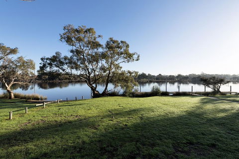 Swan River Hotel - Holiday Find 43