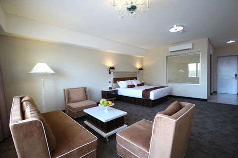 Swan River Hotel - Holiday Find 42