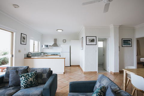 Canal Rocks Beachfront Apartments - Holiday Find 36