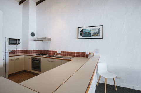 Canal Rocks Beachfront Apartments - Holiday Find 25