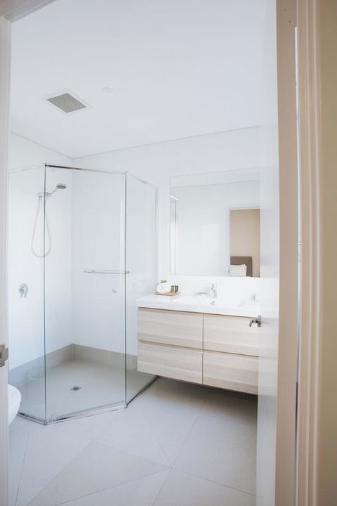 Canal Rocks Beachfront Apartments - Holiday Find 40