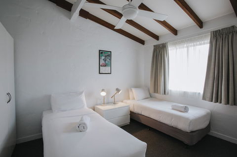 Canal Rocks Beachfront Apartments - Holiday Find 17